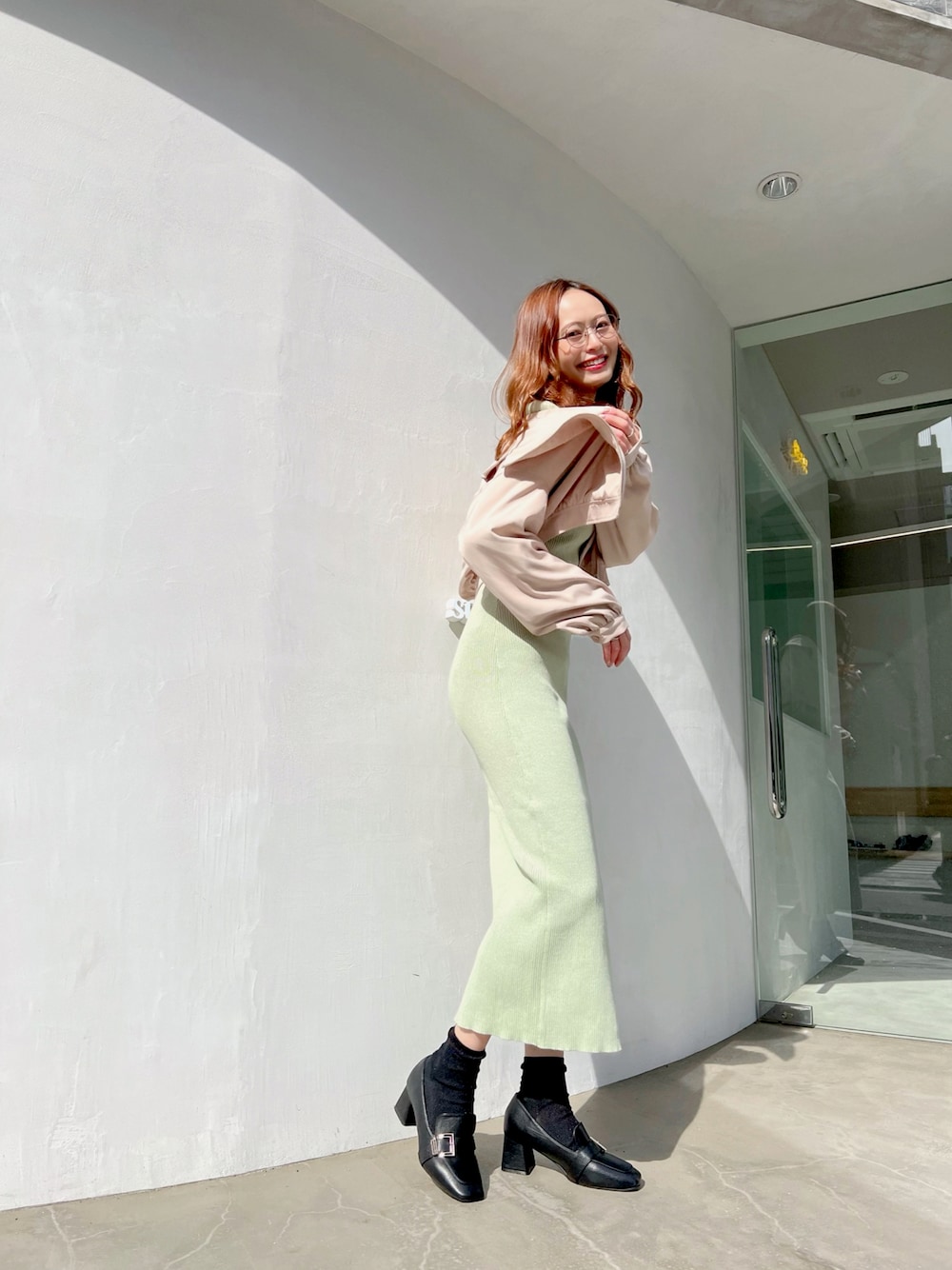 「春服、ラクチンコーデ、休日スタイル、大人カジュアル、プチプラ、春ニット、ロングワンピース、淡色コーデ、ローファー、テーラードジャケット、オフィスカジュアル、グリーン、春カラー、春服デビュー宣言、いまどきジャケット写真」｜「VISの【ViS×滝沢カレン supported by Oggi】スクエアネックIラインニットワンピース（ワンピース、グリーン系）」を使った、maiさん（レディース・162cm）の春コーディネートの1枚目の写真