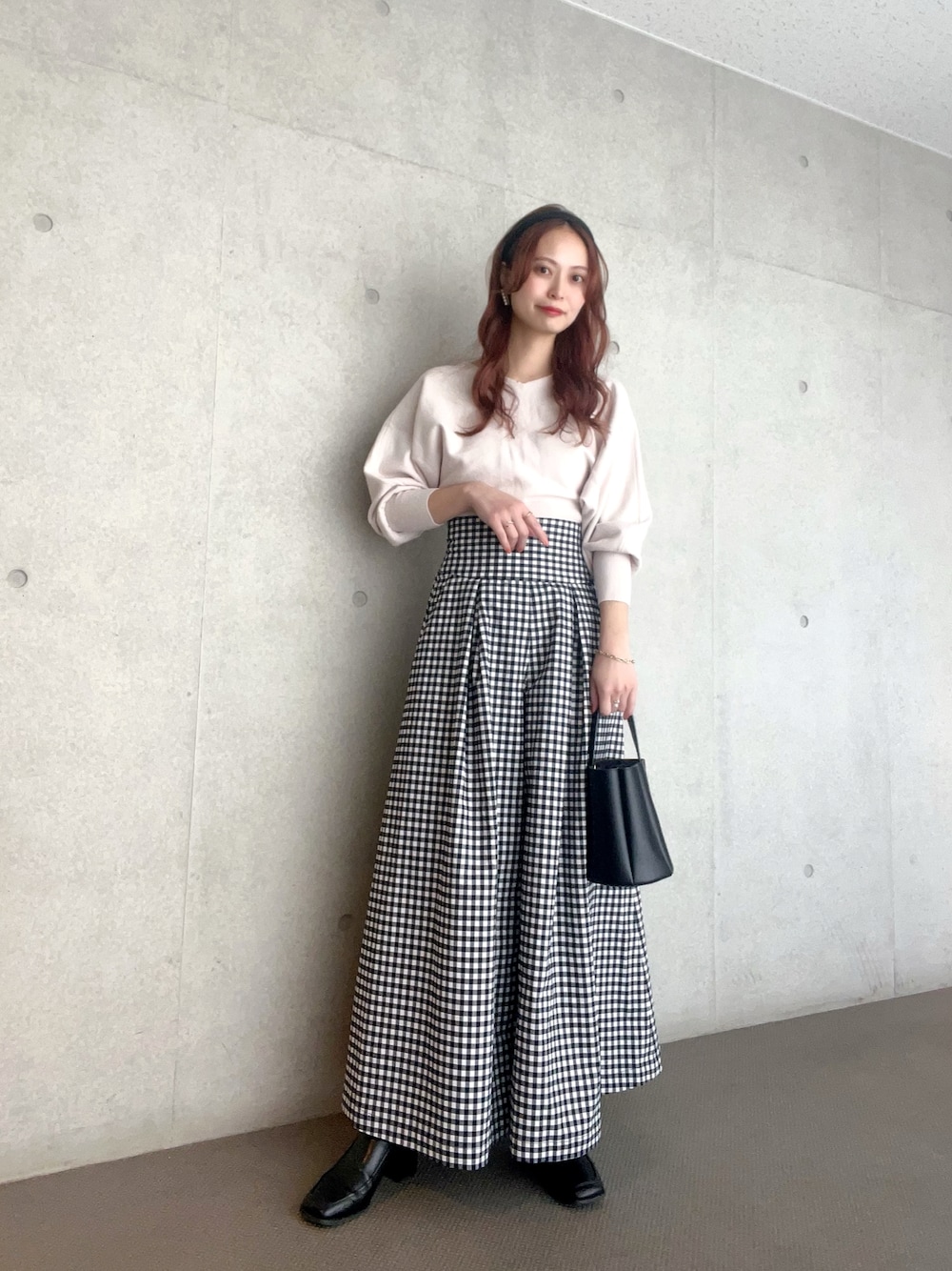「春のNewスタイル、お出かけコーデ、シンプルコーデ、大人カジュアル、春色、休日スタイル、淡色コーデ」｜「Lil Ambitionの【セット着用可】バギーパンツ（その他パンツ、ブルー系）」を使った、maiさん（レディース・162cm）の春コーディネートの1枚目の写真
