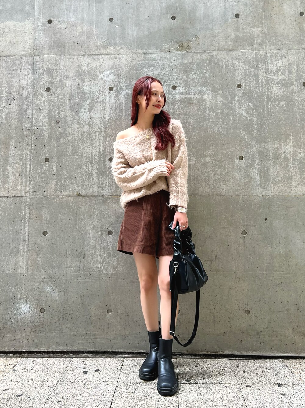 「秋服まるっと大公開、淡色コーデ、お出かけコーデ、シンプルコーデ、コーデュロイ、ブラウン、休日スタイル、きれいめカジュアル、ニット、オトナカジュアル、今日のコスメと服」｜「ReMITのループヤーンチュニック（ニット/セーター、ベージュ系）」を使った、maiさん（レディース・162cm）の秋コーディネートの1枚目の写真