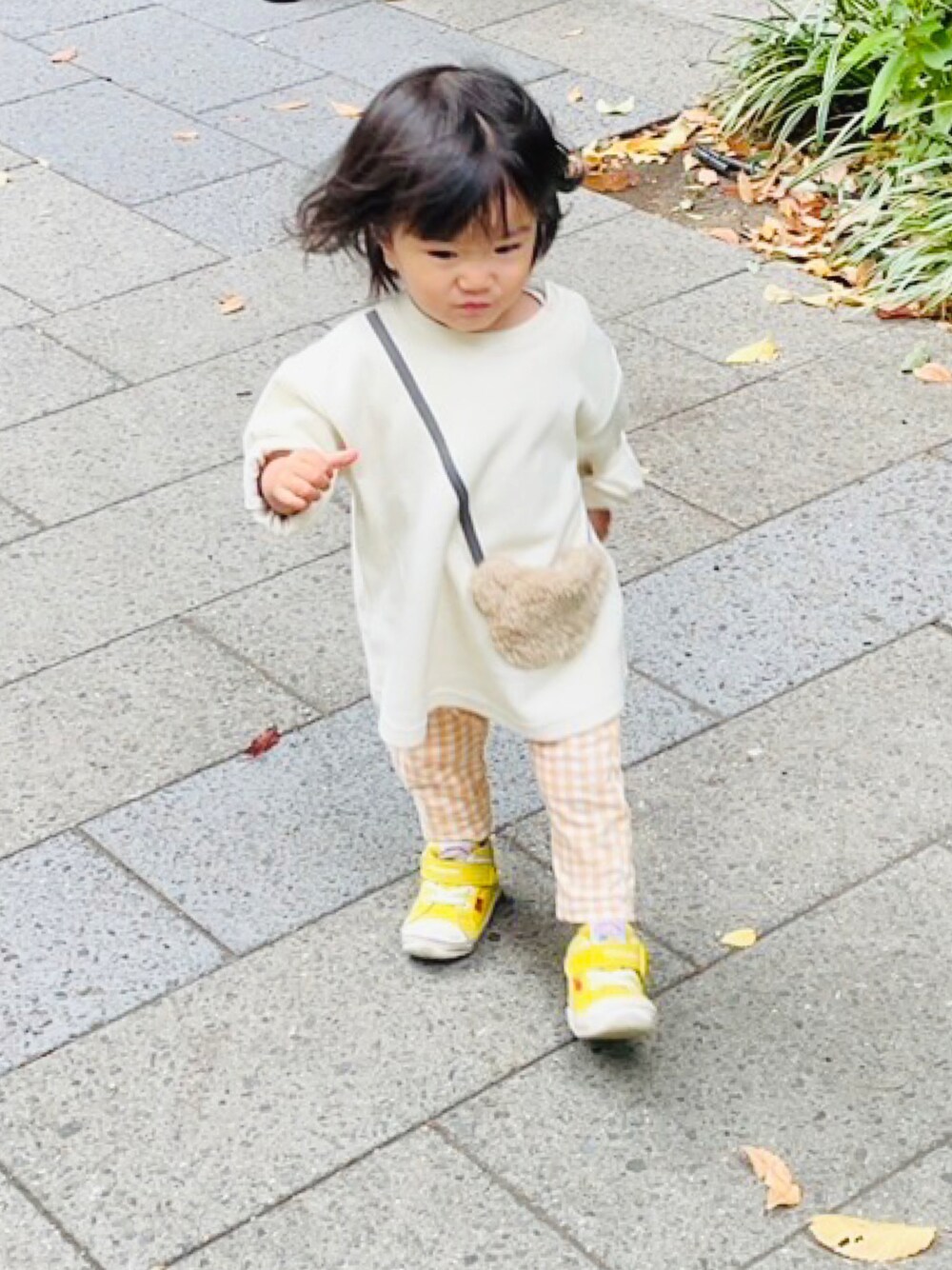 「ファッションを楽しもう、2歳、GUコーデ、プチプラ、キッズファッション、キッズコーデ、女の子、おんなのこコーデ」｜「GUのアイテム（トップス、ホワイト系）」を使った、yourさん（キッズ・80cm）の秋コーディネートの1枚目の写真