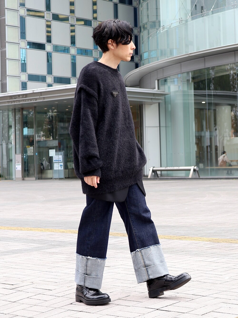 PRADAのブローチ/コサージュを使った人気ファッションコーディネート