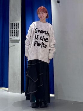 「白ニット」｜「アイテム（スカート、ブラック系）」を使った、ミハルさん（レディース・152cm）の冬コーディネート
