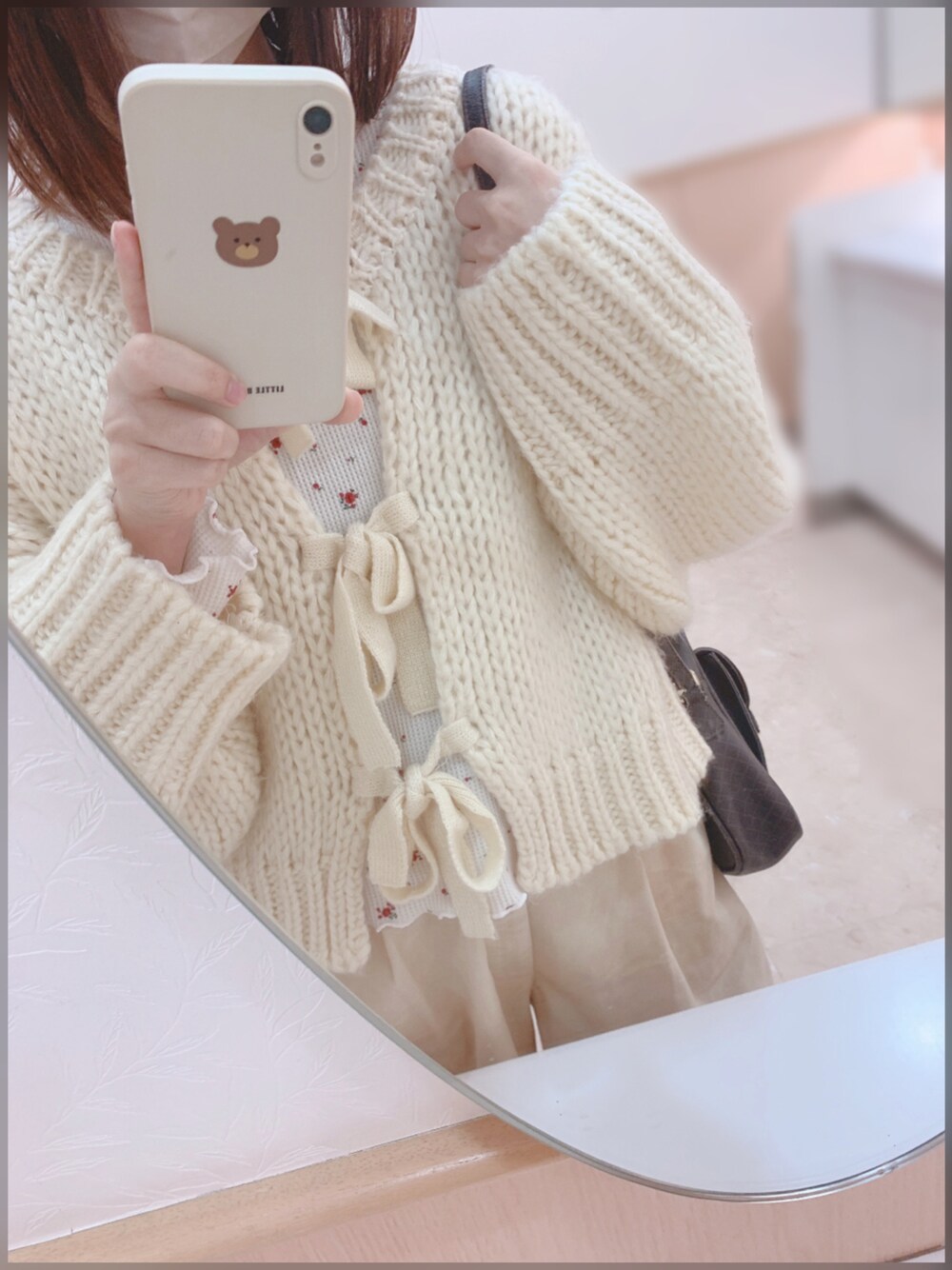 「ニット、花柄、ホワイト、ワントーンコーデ、ワッフル」｜「one after another NICE CLAUPのアイテム（トップス、レッド系）」を使った、そっちゃんさん（レディース・163cm）の春コーディネートの1枚目の写真