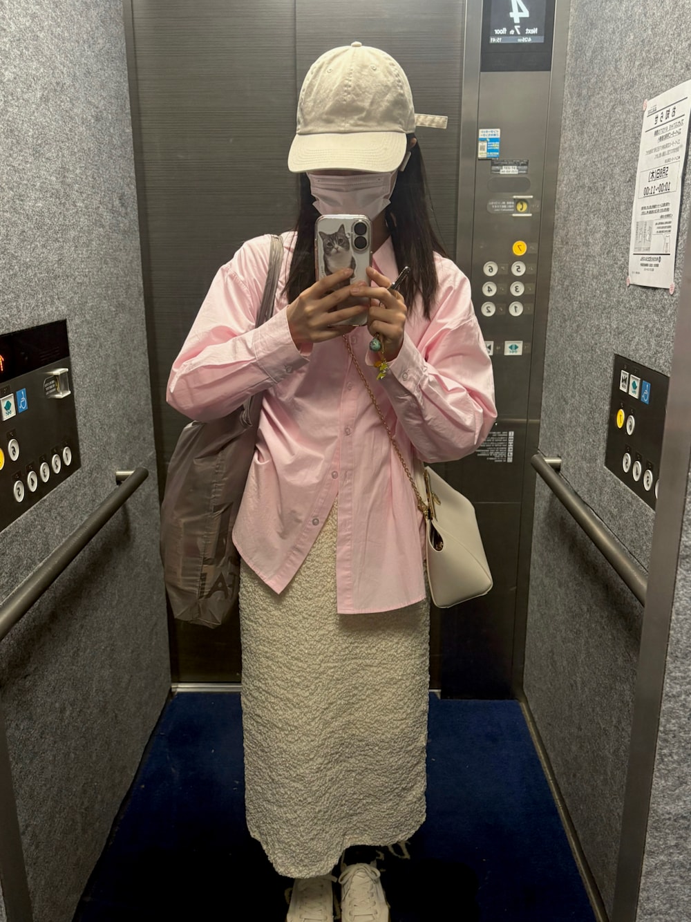 「SNIDELのアイテム（ハンドバッグ、ホワイト系）」を使った、みりん。さん（骨格ウェーブ・レディース・158cm）の春コーディネートの1枚目の写真
