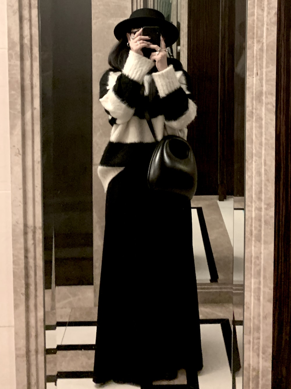 「ootd、黒」｜「initialのアイテム（帽子、ブラック系）」を使った、mankkongさん（レディース・165cm）の春コーディネートの1枚目の写真