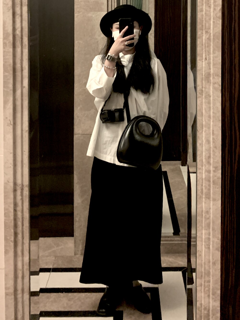「ootd」｜「LEMAIREのWOMEN EGG BAG（ショルダーバッグ、ブラック系）」を使った、mankkongさん（レディース・165cm）の春コーディネートの1枚目の写真