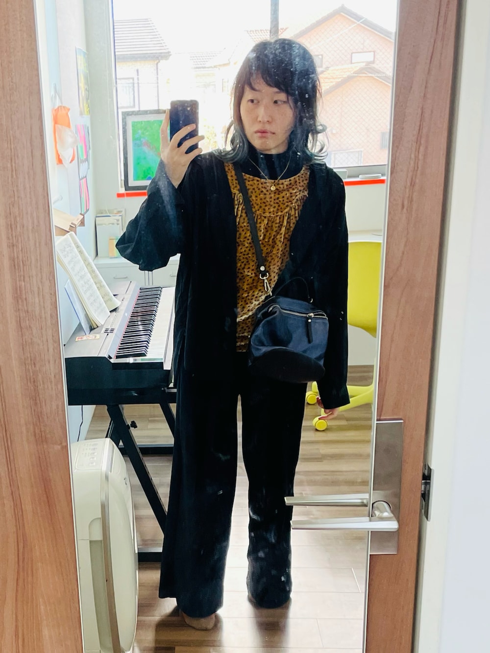 「LAURA DI MAGGIOのLAURA DI MAGGIO  2WAYメタリックショルダーバッグ（ショルダーバッグ、ブルー系）」を使った、.^.さん（レディース・155cm）の冬コーディネートの1枚目の写真