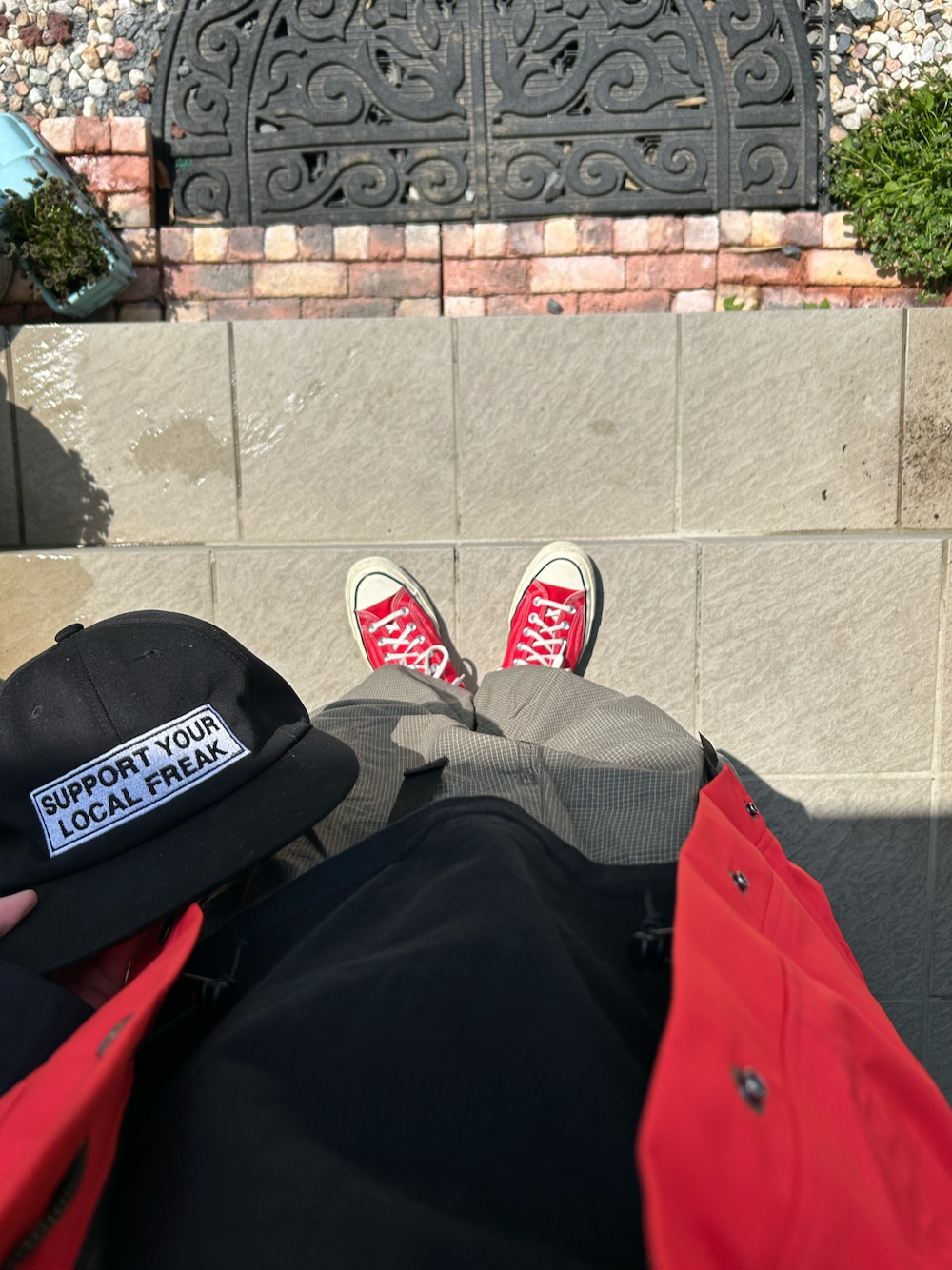 「バイクスタイル、スケータースタイル、HIPHOP、90’s」｜「HENRY HAUZのSYLF CAP（キャップ、ブラック系）」を使った、k_p_stdさん（メンズ・168cm）の春コーディネートの1枚目の写真
