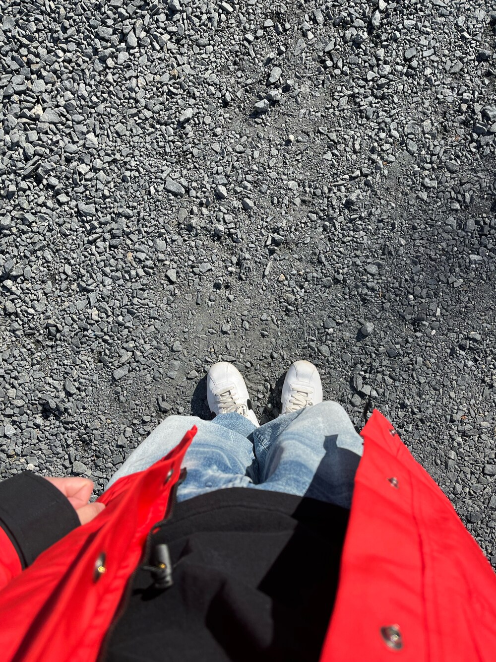 「バイクスタイル、スケータースタイル、HIPHOP、90’s」｜「THE NORTH FACEの1994 RETRO MOUNTAIN  LIGHT  JACKET（マウンテンパーカー、レッド系）」を使った、k_p_stdさん（メンズ・168cm）の冬コーディネートの1枚目の写真