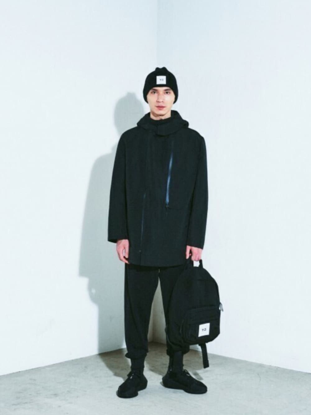Y-3（ワイスリー）の「M CLASSIC DENSE WOVEN HOODED PARKA（ブルゾン