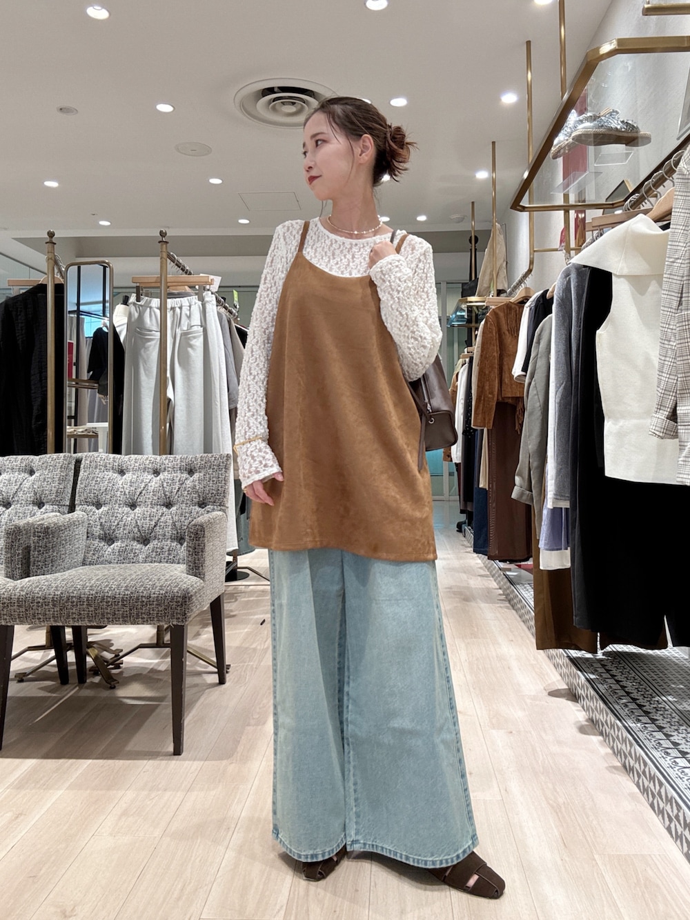 「秋服準備はじめました、初秋コーデ、大人コーデ、秋色、お出かけコーデ、イエベ秋、着回しコーデ、秋のコーデ」｜「Omekashiのスエードキャミチュニック（チュニック、イエロー系）」を使った、AYAKAさん（骨格ウェーブ・レディース・159cm）の秋コーディネートの1枚目の写真