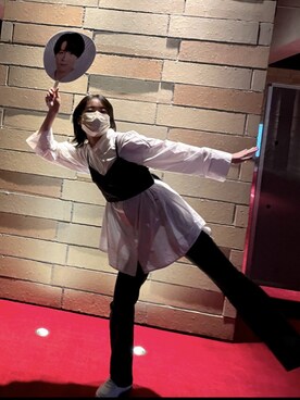 「chuu（チュー）のアイテム（スラックス、ブラック系）」を使った、Riho さん（レディース・160cm）の秋コーディネート