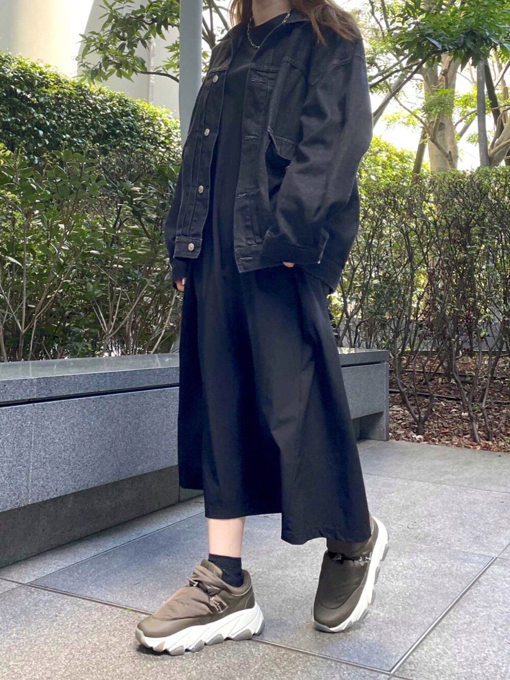 「ワンピース、カジュアル、シンプル、ブラック、ワントーンコーデ、UNIQLO、ブラックコーデ、モノトーン、カーキ、ユニクロ、ラフ、シンプルコーデ、カジュアルコーデ、ラクチンコーデ、ASH」｜「UNIQLOのアイテム（ワンピース、ブラック系）」を使った、ashognさん（レディース・158cm）の秋コーディネートの1枚目の写真