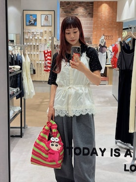 「LOWRYS FARM（ローリーズファーム）のラインストーンプルオーバーＳＳ 1045217（Tシャツ/カットソー、ブラック系）」を使った、さとめぐさん（レディース・159cm）の夏コーディネート