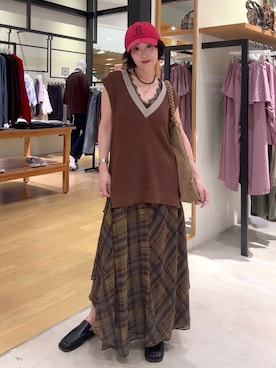 「BAYFLOW（ベイフロー）のギャザースクエアスリッポン（スリッポン、ブラック系）」を使った、hiroeさん（レディース・160cm）の夏コーディネート