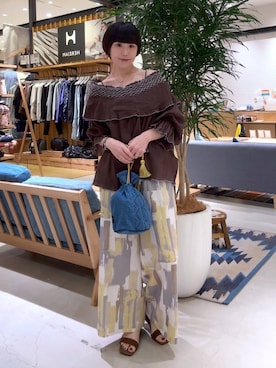 「アイテム（ポーチ）」を使った、hiroeさん（レディース・160cm）の春コーディネート