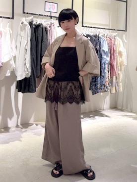 「BAYFLOW（ベイフロー）のテンセルワイドパンツ（その他パンツ、ブラウン系）」を使った、hiroeさん（レディース・160cm）の春コーディネート
