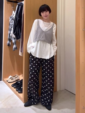 「BAYFLOW（ベイフロー）のレースアップニットミュール（サンダル、ブラック系）」を使った、hiroeさん（レディース・160cm）の春コーディネート