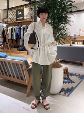 「BAYFLOW（ベイフロー）のアイテム（パンツ）」を使った、hiroeさん（レディース・160cm）の春コーディネート