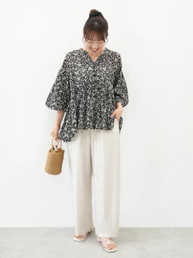 「coca（coca）（コカ）の【田中里奈様着用】＼26ss新色追加／ スリムウェーブパンツ（その他パンツ、ベージュ系）」を使った、cocaさん（レディース・160cm）の夏コーディネート