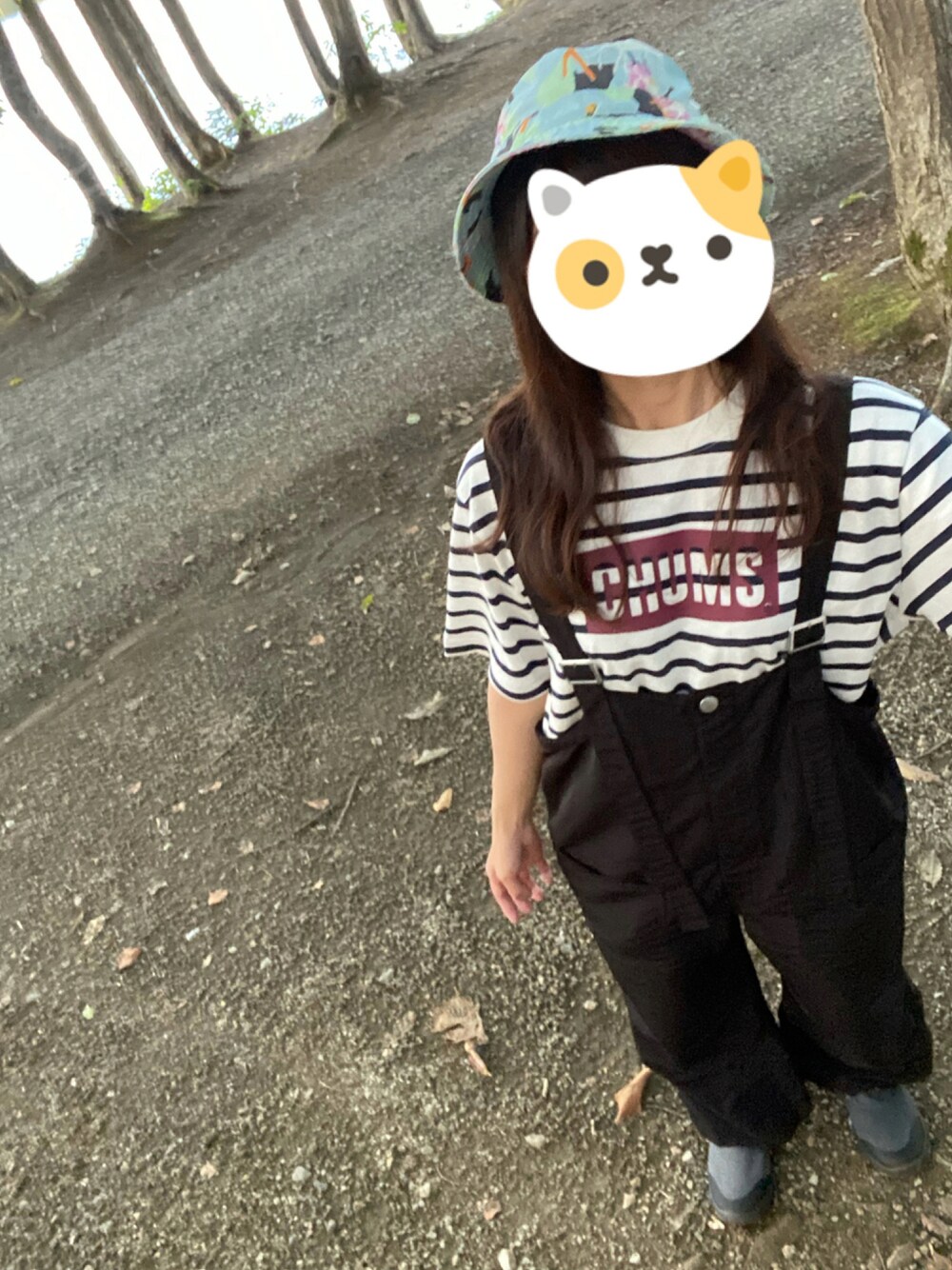 「ボーダー、サロペット、Tシャツ、オーバーオール、patagonia、キャンプ、ボーダートップス、パンツスタイル、バケットハット、低身長、カジュアルコーデ、CHUMS、低身長コーデ、ワークマン、merlot」｜「patagoniaのpatagonia Wavefarer Bucket Hat（その他、その他）」を使った、e r i n a ⋈*｡ﾟさん（レディース・152cm）の秋コーディネートの1枚目の写真