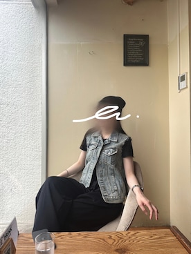 「カフェ」｜「アイテム（デニムジャケット）」を使った、mu.さん（レディース・161cm）の夏コーディネート