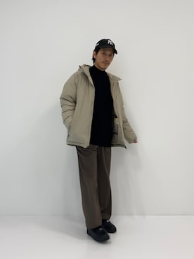 「ワイドスラックス」｜「アイテム（ダウンジャケット/コート）」を使った、水野亘さん（メンズ・175cm）の冬コーディネート