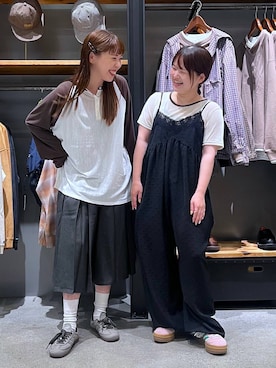 「niko and...（ニコアンド）の2WAYソフトシアーラグランプルオーバー（Tシャツ/カットソー、ホワイト系）」を使った、みさきまるさん（レディース・160cm）の秋コーディネート