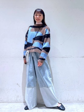 フェザーアート柄ニットプルオーバーを使った人気ファッション