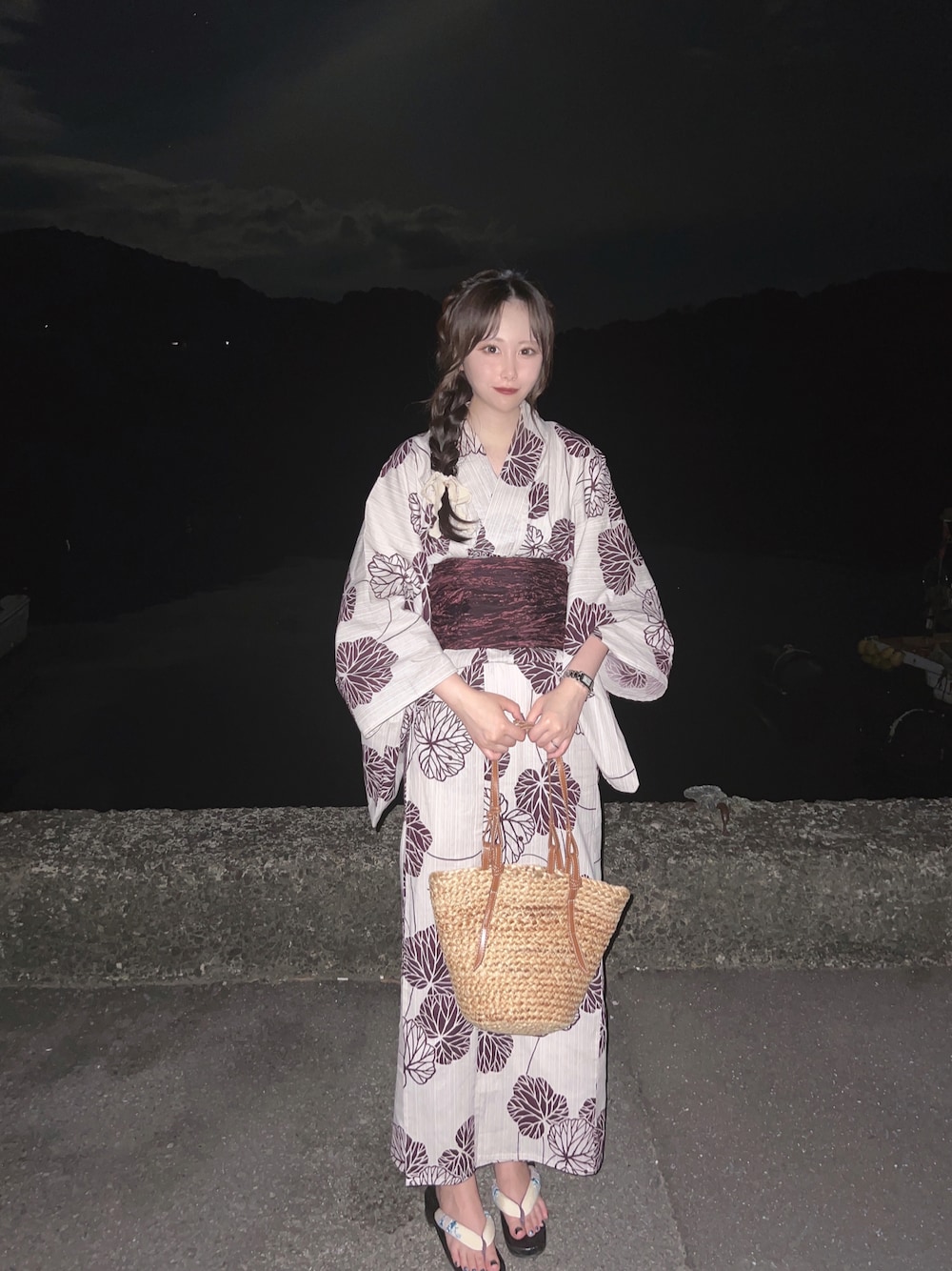 「浴衣、浴衣祭り、夏コーデ、大人女子、カジュアルコーデ、夏ファッション、お洒落さんとつながりたい、キレイめ、ZARA、カゴバック、かごバッグ、お出かけコーデ、骨格ストレート、大人コーデ、大人かわいい」｜「utataneの浴衣3点セット　リネン麻混　先染めベージュに紫の葉っぱ（浴衣、レッド系）」を使った、Ibukiさん（レディース・157cm）の夏コーディネートの1枚目の写真