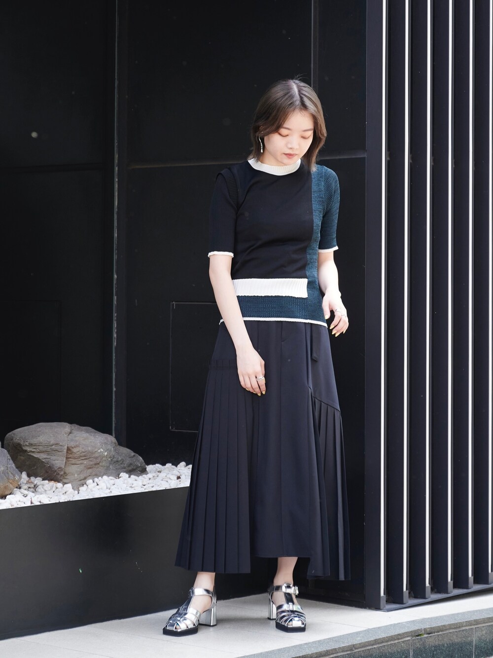 サイドプリーツタックスカートを使った人気ファッション