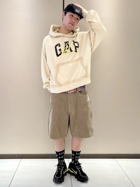 「GAP（ギャップ）のGap × Sean Wotherspoon ヘビーウェイト フレンチテリー オーバーサイズ クロップド GAPロゴパーカー（パーカー、ホワイト系）」を使った、GapJapanさん（レディース・160cm）の春コーディネート