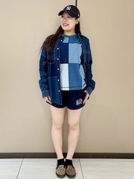 「GAP（ギャップ）のGap × Sean Wotherspoon インディゴ パッチワーク クロップドTシャツ（Tシャツ/カットソー、ブルー系）」を使った、GapJapanさん（レディース・160cm）の春コーディネート