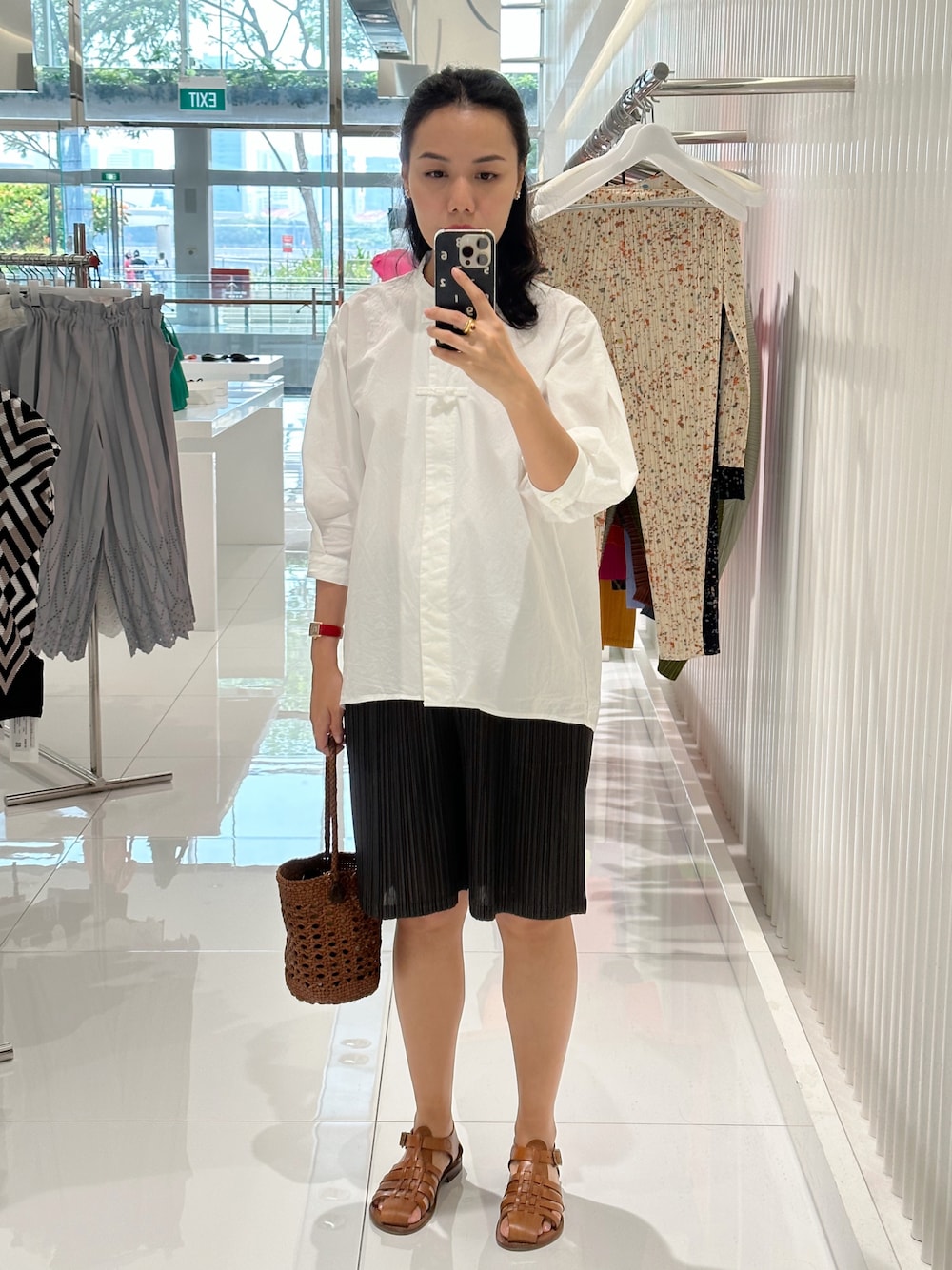 PLEATS PLEASEのパンツ（グレー系）を使った人気ファッション