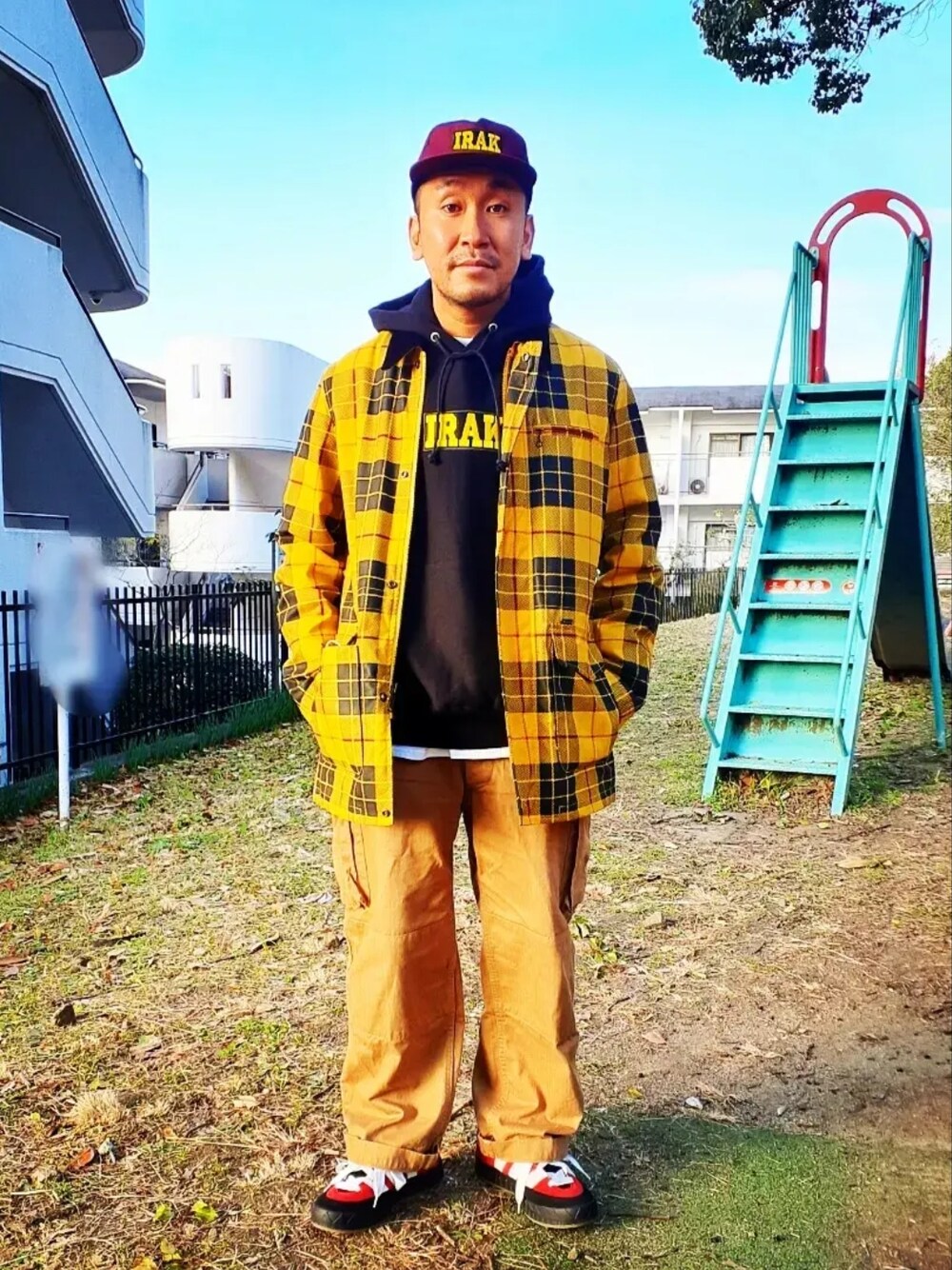 「supreme、adimatic、ADIMATIC、IRAK、HOUSTON」｜「IRAKのアイテム（パーカー、ブラック系）」を使った、katsu hamaさん（メンズ・172cm）の冬コーディネートの1枚目の写真