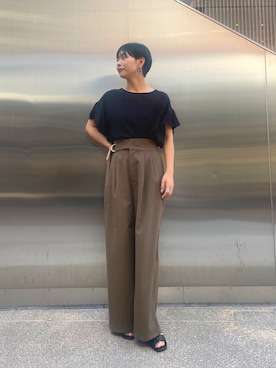 「ITEMS URBANRESEARCH（アイテムズ アーバンリサーチ）のアシメデザインベルトパンツ（その他パンツ、ブラウン系）」を使った、ユイさん（レディース・161cm）の春コーディネート