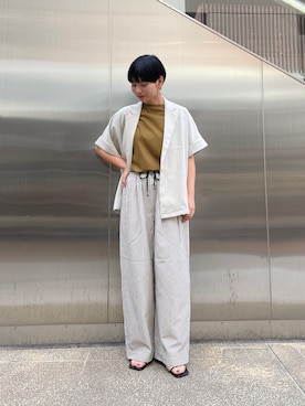 「ITEMS URBANRESEARCH（アイテムズ アーバンリサーチ）のサッカーストライプパンツ（その他パンツ、ブラック系）」を使った、ユイさん（レディース・161cm）の夏コーディネート
