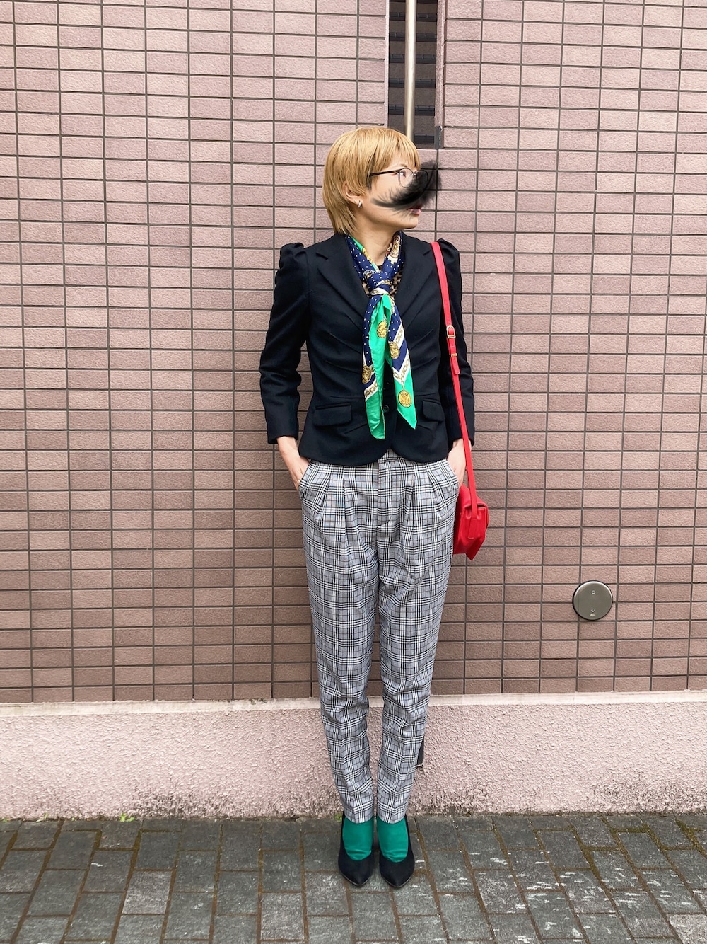 「ケイタマルヤマ、休日スタイル、アラフォー、グリーン、スカーフ、グリーンソックス」｜「MICHEL VIVIENのアイテム（パンプス、ブラック系）」を使った、LLさん（レディース・162cm）の冬コーディネートの1枚目の写真