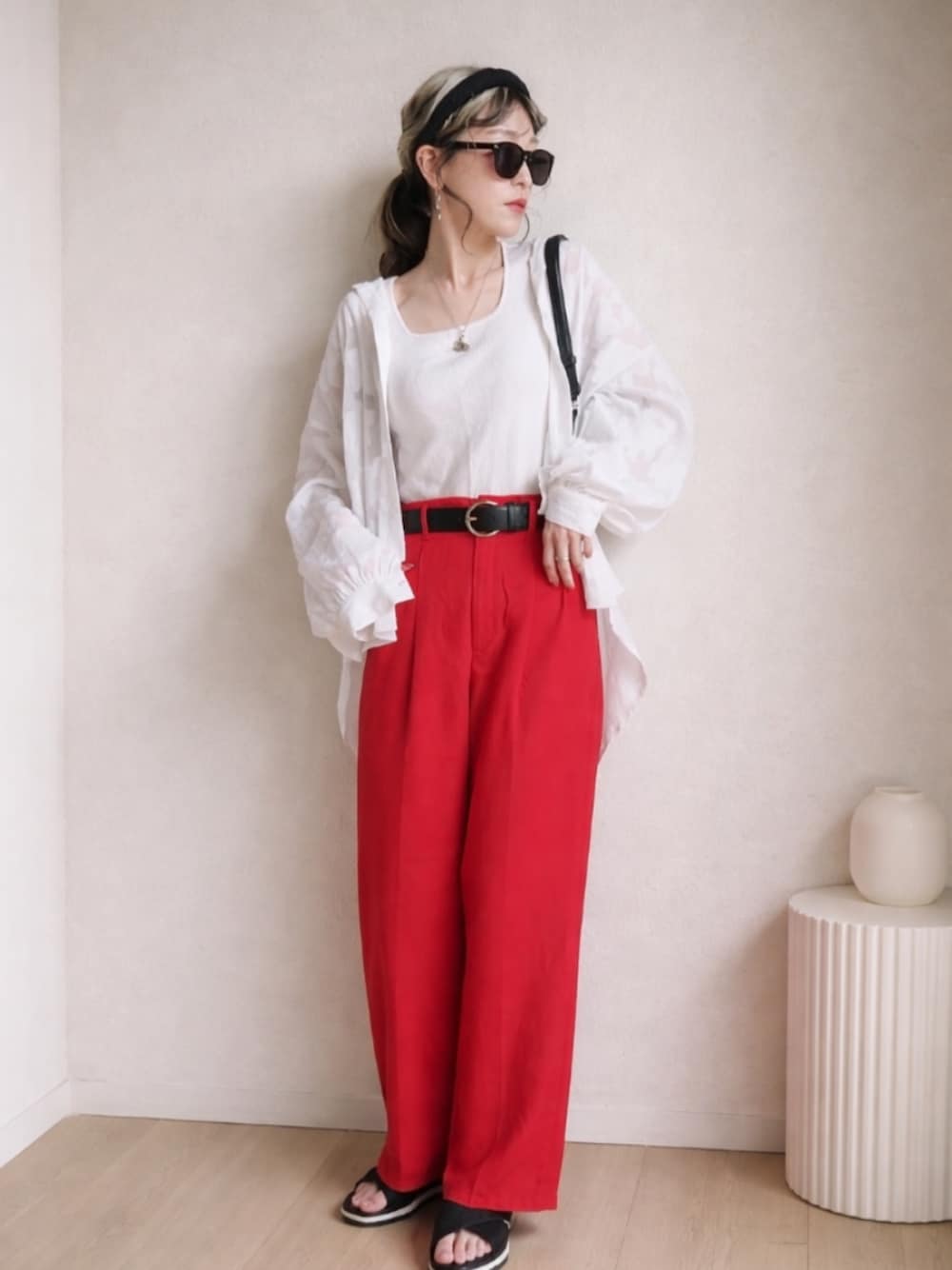 miu miuのサンダル（ブラック系）を使った人気ファッション