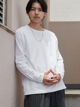 「GILDAN（ギルダン）のGILDAN/ギルダン 5.3oz プレミアムコットン 長袖無地Tシャツ ロングスリーブTee /ロンT 無地カットソー オーバーサイズ 2026年 夏 夏服（Tシャツ/カットソー、ホワイト系）」を使った、ケンジさん（メンズ・172cm）の夏コーディネート