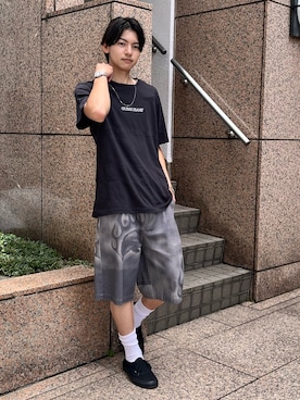 「GUESS JEANS（ゲスジーンズ）のGUESS JEANS/ゲスジーンズ GJ EG FIT JACQUARD Tシャツ 2026年 夏 夏服（Tシャツ/カットソー、ブラック系）」を使った、ケンジさん（メンズ・172cm）の夏コーディネート