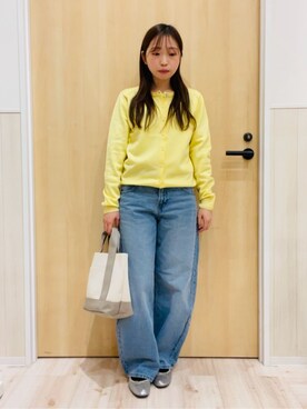 「SHOO・LA・RUE（シューラルー）の【洗濯機可/アンサンブル可】パール×ビジューがきらめく 上品クルーネックカーディガン（カーディガン/ボレロ、イエロー系）」を使った、minamiさん（レディース・154cm）の冬コーディネート