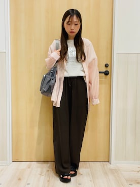 「SHOO・LA・RUE（シューラルー）の【S-LL】大人のシアー感 風合い楽しむバンドカラーシャツ（シャツ/ブラウス、ピンク系）」を使った、minamiさん（レディース・154cm）の春コーディネート