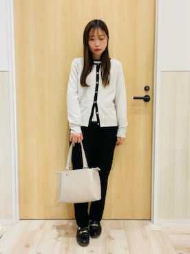 「SHOO・LA・RUE（シューラルー）の【洗濯機可/S-LL/アンサンブル可】パールボタンが上品　華やぎ配色カーディガン（カーディガン/ボレロ、グレー系）」を使った、minamiさん（レディース・154cm）の春コーディネート