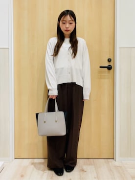 「SHOO・LA・RUE（シューラルー）の【洗濯機可/ひんやり/UV】さらっとしたタッチが心地よい ショート丈 Vネックカーディガン（カーディガン/ボレロ、グレー系）」を使った、minamiさん（レディース・154cm）の春コーディネート