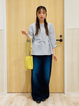 「SHOO・LA・RUE（シューラルー）の【洗濯機可/UV/3WAY】シルエットが変えられる ウエストリボンブラウス（シャツ/ブラウス、ブルー系）」を使った、minamiさん（レディース・154cm）の春コーディネート