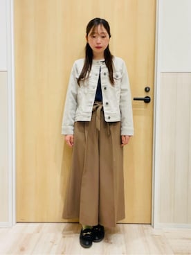 「SHOO・LA・RUE（シューラルー）の【SHOO・LA・RUE DENIM/S-LL/高レビュー】大人のための ノーカラーデニムジャケット（デニムジャケット、グレー系）」を使った、minamiさん（レディース・154cm）の春コーディネート