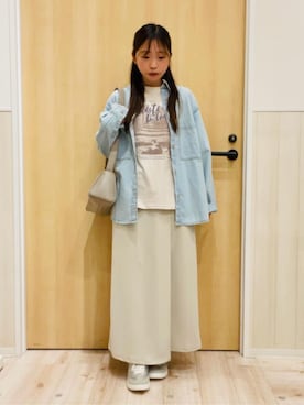 「SHOO・LA・RUE（シューラルー）の【洗濯機可/体型カバー】こなれ感をプラスする ライトオンスデニムシャツ（シャツ/ブラウス、ブルー系）」を使った、minamiさん（レディース・154cm）の春コーディネート