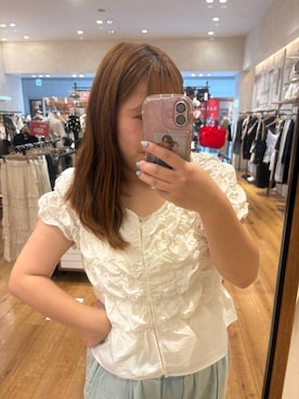 「LOWRYS FARM（ローリーズファーム）のシャーリングブラウスフレンチスリーブ　1046442（シャツ/ブラウス、ホワイト系）」を使った、ゆっきー☺︎さん（レディース・160cm）の夏コーディネート