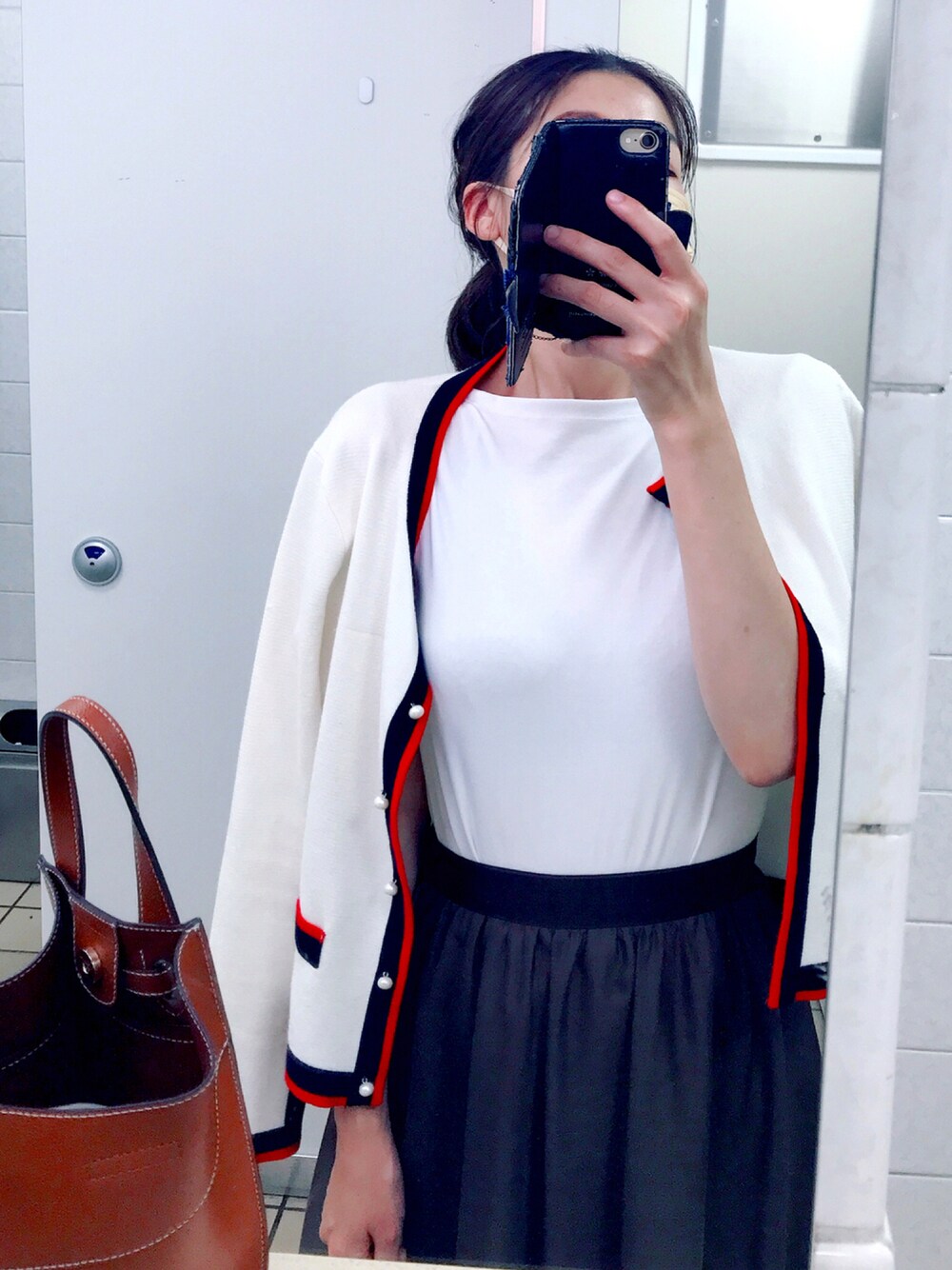 「BASEMENT onlineのアイテム（トップス、ホワイト系）」を使った、ローズさん（レディース・163cm）の秋コーディネートの1枚目の写真